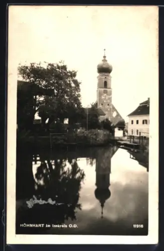 AK Höhnhart im Innkreis, Kirche mit Spiegelung im Wasser