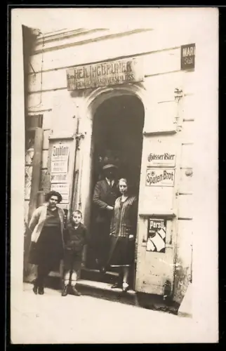 Foto-AK Gemischtwarengeschäft Heilingbrunner, Emaille-Schild Gösser-Bier, Spaten-Brot und Persil