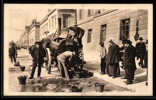 AK Berlin, Asphaltarbeiter mit Zuschauern