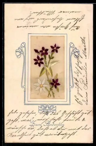 Seidenstick-AK Zum Andenken, Violette Blumen u. Edelweiss, Ornament-Rahmen