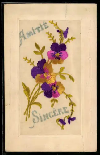 Seidenstick-AK Stiefmütterchen, Schriftzug Amitié Sincere, Ornament-Rahmen