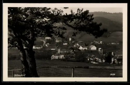 AK Sittendorf, Panorama mit Kirche und Dorf