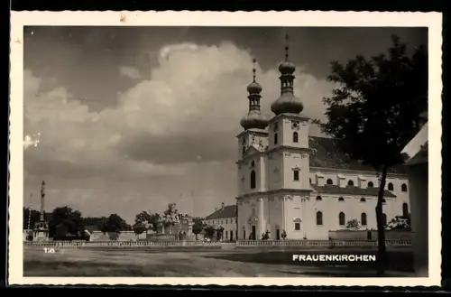 AK Frauenkirchen, Kirche mit Platz und Brunnen