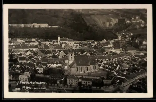 AK Eisenstadt, Fliegeraufnahme, Stadtpanorama mit Kirche