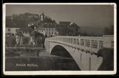 AK Bruck an der Mur, Murbrücke mit Ortsansicht und Kirche