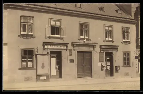 AK Wien, Schubert-Museum, Franz Schuberts Geburtshaus, Fassadenansicht mit Optiker