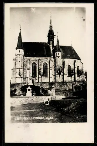 AK Mariasdorf /Bgld., Kirche mit Brunnen