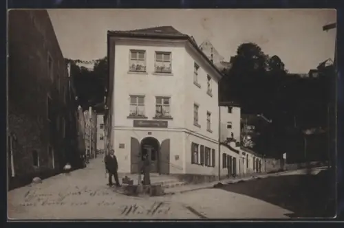 Foto-AK Burghausen /Salzach, Gasthaus Georg Lang mit Wasserpumpe