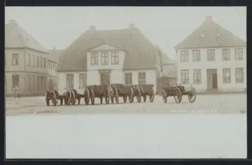 Foto-AK Neustadt /Holstein, Kutschen vor der Apotheke