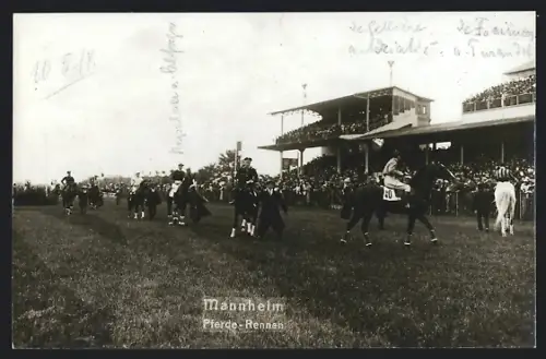 Foto-AK Mannheim, Teilnehmer am Pferderennen 1913