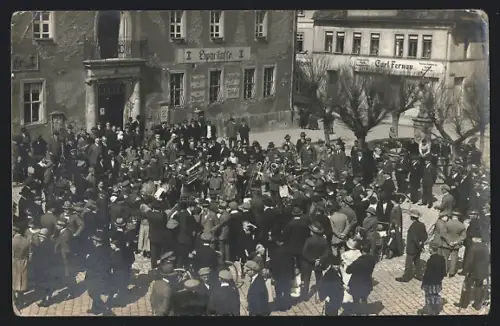 Foto-AK Buttstädt, Sparkasse und Rathaus am Marktplatz