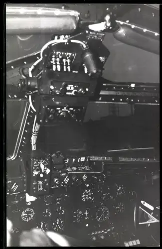 Fotografie Flugzeug Boeing, Cockpit Instrumente vom Platz des Kapitän's gesehen