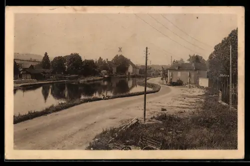 AK Saint-Léger-sur-Dheune /S.-et-L., Port du Canal