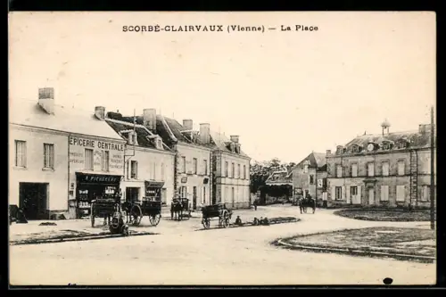 AK Scorbé-Clairvaux /Vienne, La Place, Epicerie Centrale