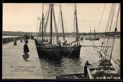 AK Perros-Guirec, Le Port vu de la Jetée