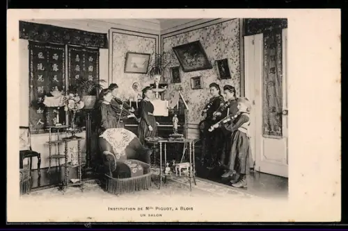 AK Blois, Institution de Mlle Piquot, Un Salon