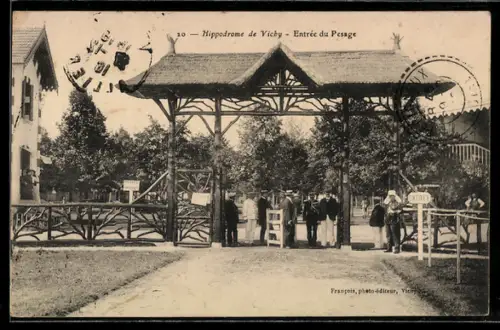 AK Vichy, Hippodrome, Entrée du Pesage