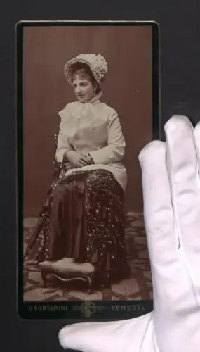 Fotografie G. Contarini, Venezia, Portrait Margarethe von Italien, Königin von Italien