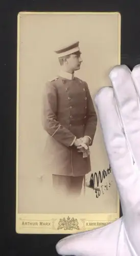 Fotografie Arthur Marx, Frankfurt / Main, Maximilian Freiherr von Stoltzenberg in Uniform mit Autograph, 1893