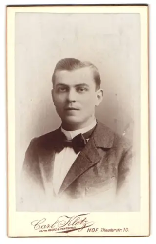 Fotografie Carl Klotz, Hof, Theaterstrasse 10, Porträt des jungen Mannes Edmund