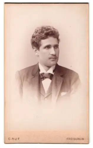 Fotografie C. Ruf, Freiburg i.B., Kaiserstr. 5, Porträt des Herrn Gustav Seply