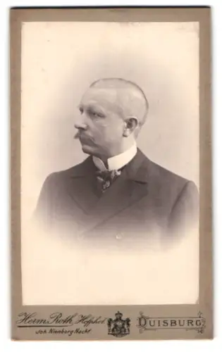 Fotografie Herrn Roth, Duisburg, König-Strasse 6, Porträt des Herr G. Ruperti im Anzug, Duisburg Juli 1903