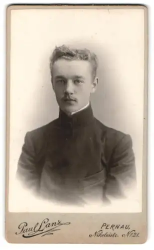 Fotografie Paul Lanz, Pernau, Nikolaistr. Nr. 21, Porträt edes Herrn Mannes Egon Bathelt als Student 1908