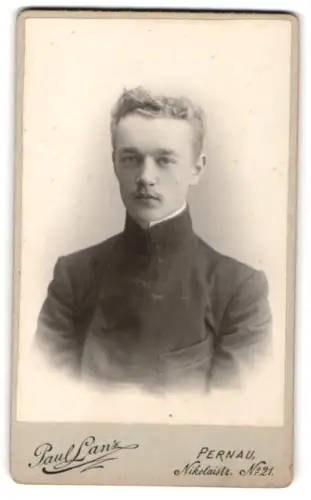 Fotografie Paul Lanz, Pernau, Nikolaistr. 21, Porträt des Herrn Egon Bathelt zur Beendigung des Gymnasiums 1908
