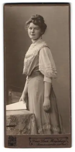 Fotografie Franz Beck, Magdeburg, Breiter Weg 178, Porträt einer jungen Dame