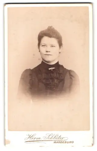 Fotografie Hermann Schlüter, Magdeburg, Ecke Breite Weg u. Alte Ullrichstr., Portrait Frau Emma Hillmer geb. Kaltschmidt