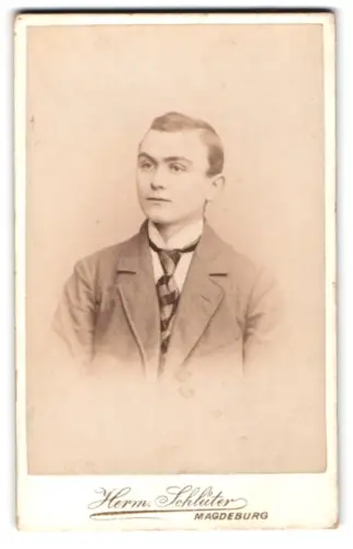 Fotografie Herrm. Schlüter, Magdeburg, Ecke Breite Weg, Porträt des Herrn Rudolf Hillmer