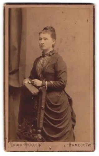 Fotografie Louis Müller, Hameln a. W., Münsterkirchhof 5, Portrait Frau Bertha von Linstour