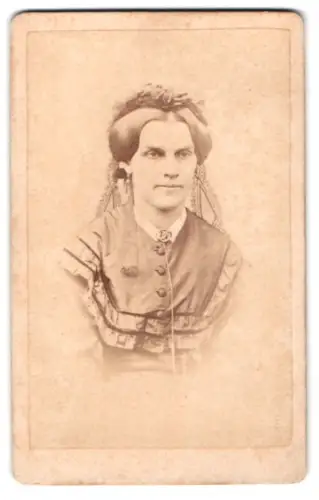 Fotografie H. Mehlert, Meldorf, Portrait von Frau Mathilde Dohrn geb, Ottens in Heide