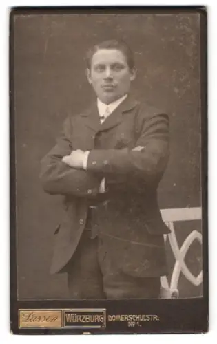 Fotografie Lassen, Würzburg, Domerschulstr. 1, Porträt des Herrn Martin Flach aus Erlabrunn