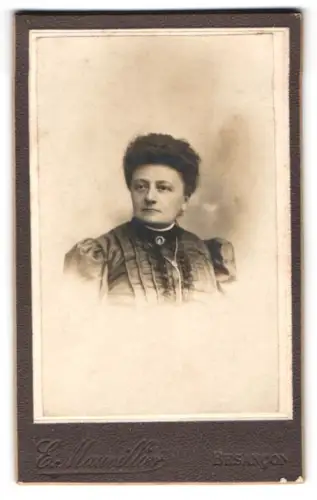 Fotografie E. Mauvillyer, Besancon, Rue de la Préfecture, Eugénie Gubergue mit Hochsteckfrisur