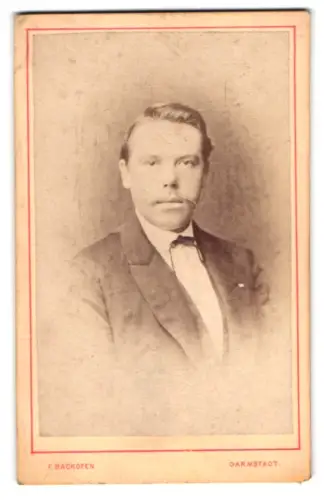 Fotografie F. Backofen, Darmstadt, C. Rückert im Anzug