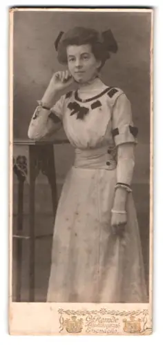 Fotografie G. Renner, Esslingen am Neckar, Charlottenplatz 7, Paula im Portrait 1910