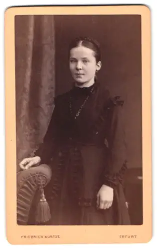 Fotografie Friedrich Kuntze, Erfurt, Anger 1698, Porträt von Margarethe 1871