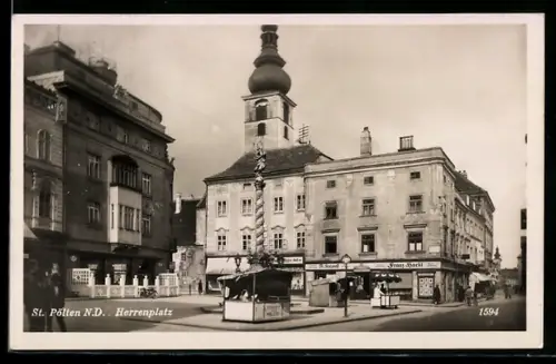 AK St. Pölten /N. D., Herrenplatz mit Pestsäule und Häuserzeile