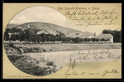 AK Bad Deutsch-Altenburg a. Donau, Donauufer, Ortsansicht mit Kirche