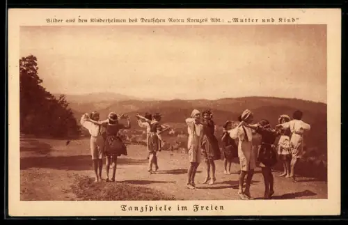 AK Berlin, Kinderheim des Deutschen Roten Kreuzes, Tanzspiele der Kinder im Freien