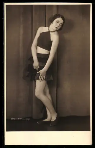 Foto-AK Junge Tänzerin auf der Bühne
