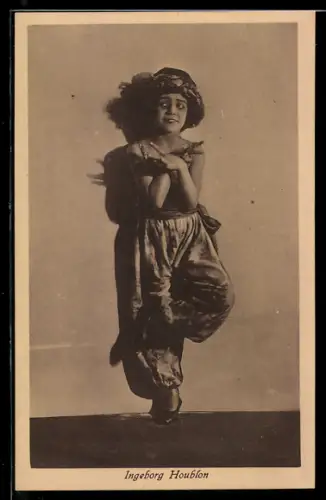 AK Tänzerin Ingeborg Houblon in Pose