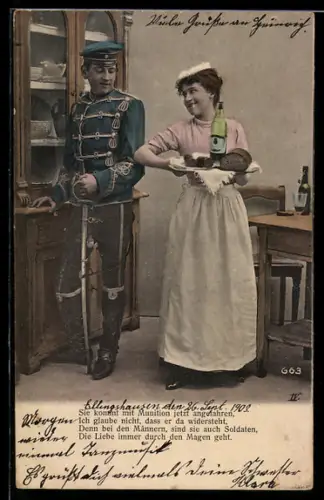 AK Hübsches Dienstmädchen bandelt mit Soldat in Husarenjacke und mit Säbel an