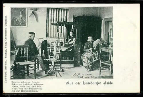 AK Alte Menschen in einem Zimmer mit Spinnrädern