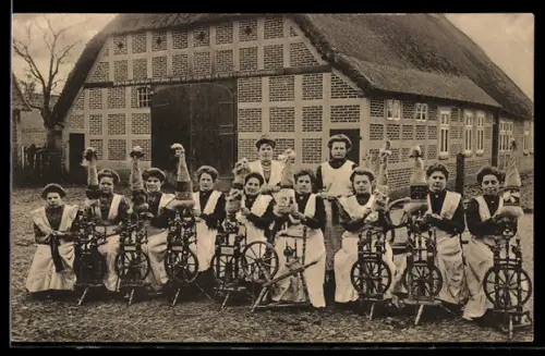 AK Gruppe von Frauen mit Spinnrädern