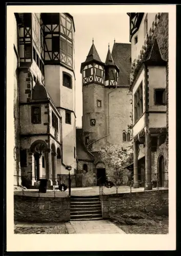 Foto-AK Deutscher Kunstverlag Nr. 7: Burg Eltz an der Mosel, Innenhof