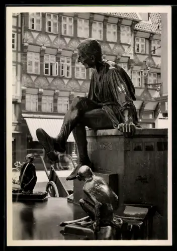 Foto-AK Deutscher Kunstverlag, Nr. 92: Braunschweig, Brunnen mit Eulenspiegel-Figur