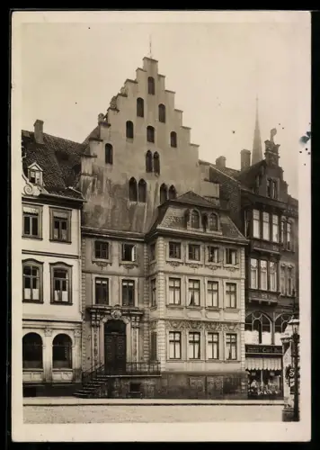 Foto-AK Deutscher Kunstverlag, Nr. 16: Hildesheim, Partie am Rolandstift mit barocker Fassade