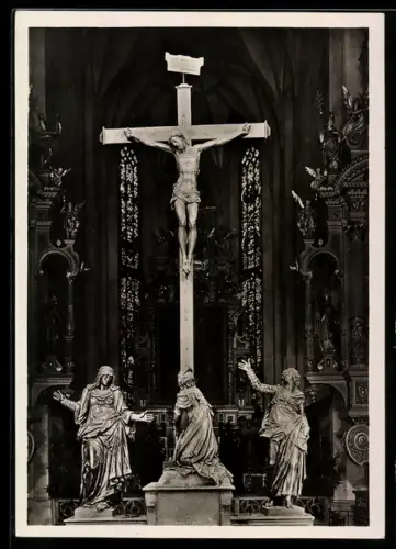 Foto-AK Deutscher Kunstverlag, Nr. 13: Augsburg, S. Ulrich u. Afra, bronzene Kreuzigungsgruppe vor dem Chor